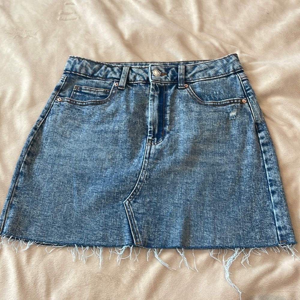 Cute acid washed denim skirt!